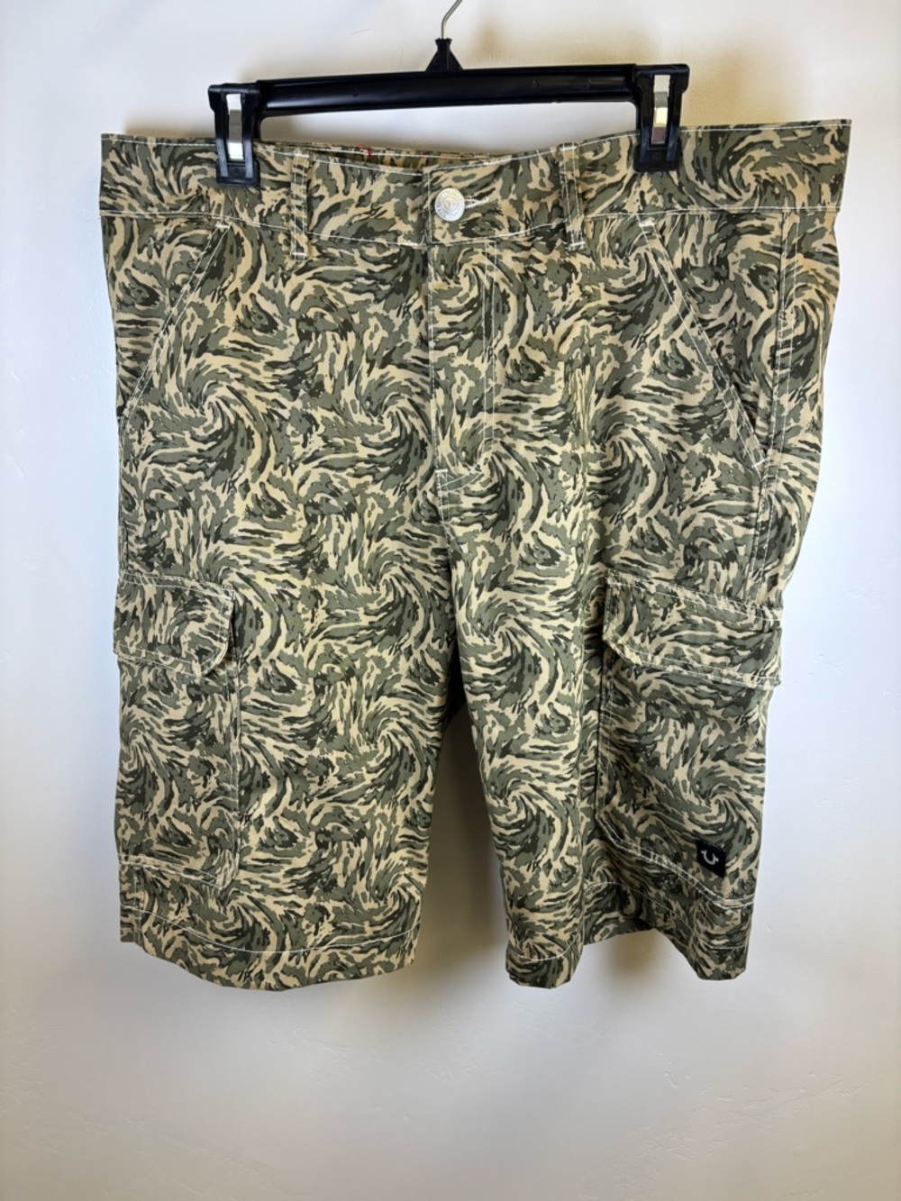 TRUE RELIGION CARGO CAMO SHORTS MEN 34   MILITARY GORPCORE DESERT GREEN TAN CAMO